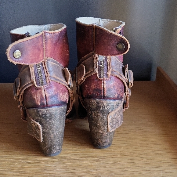 Freebird by Steven Red and Brown EL PASO Ankle Boots - Picture 3 of 10